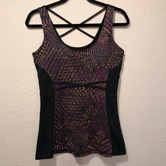 NWOT. Fabletics sports bra workout top. - Picture 3 of 6